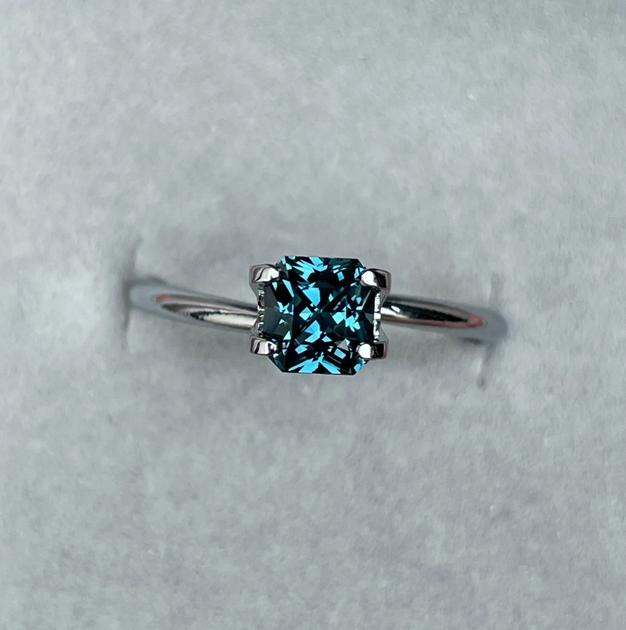 1.05 crt Teal Sapphire ( blue green ) precious gemstones in Radiant shape from madagascar, Teal Sapphire for custom ring, Jewellery Supplies