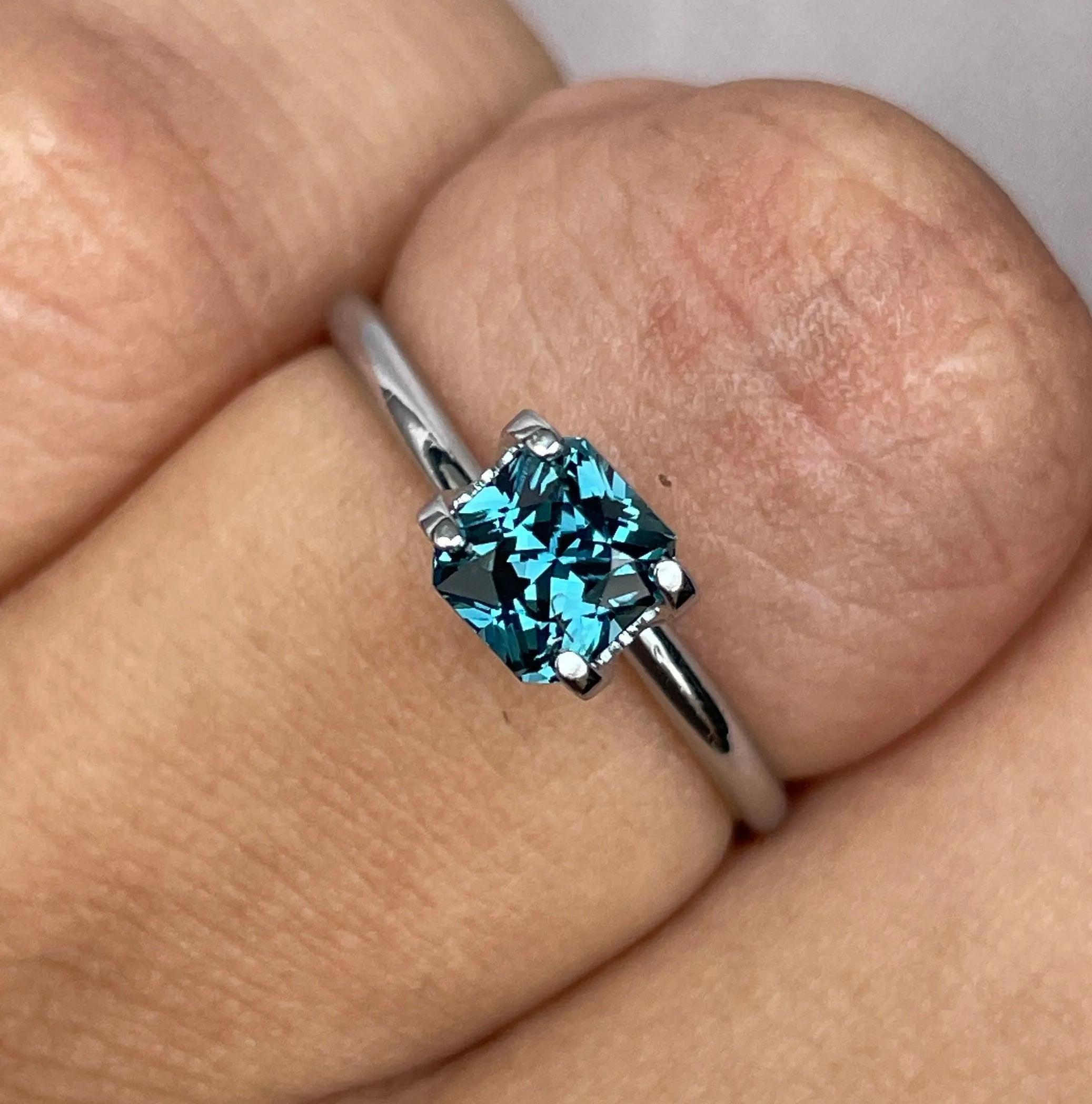 1.05 crt Teal Sapphire ( blue green ) precious gemstones in Radiant shape from madagascar, Teal Sapphire for custom ring, Jewellery Supplies