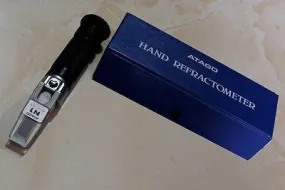 ATAGO N1 HAND-HELD REFRACTOMETER, 0.0 TO 32.0% BRIX ATC