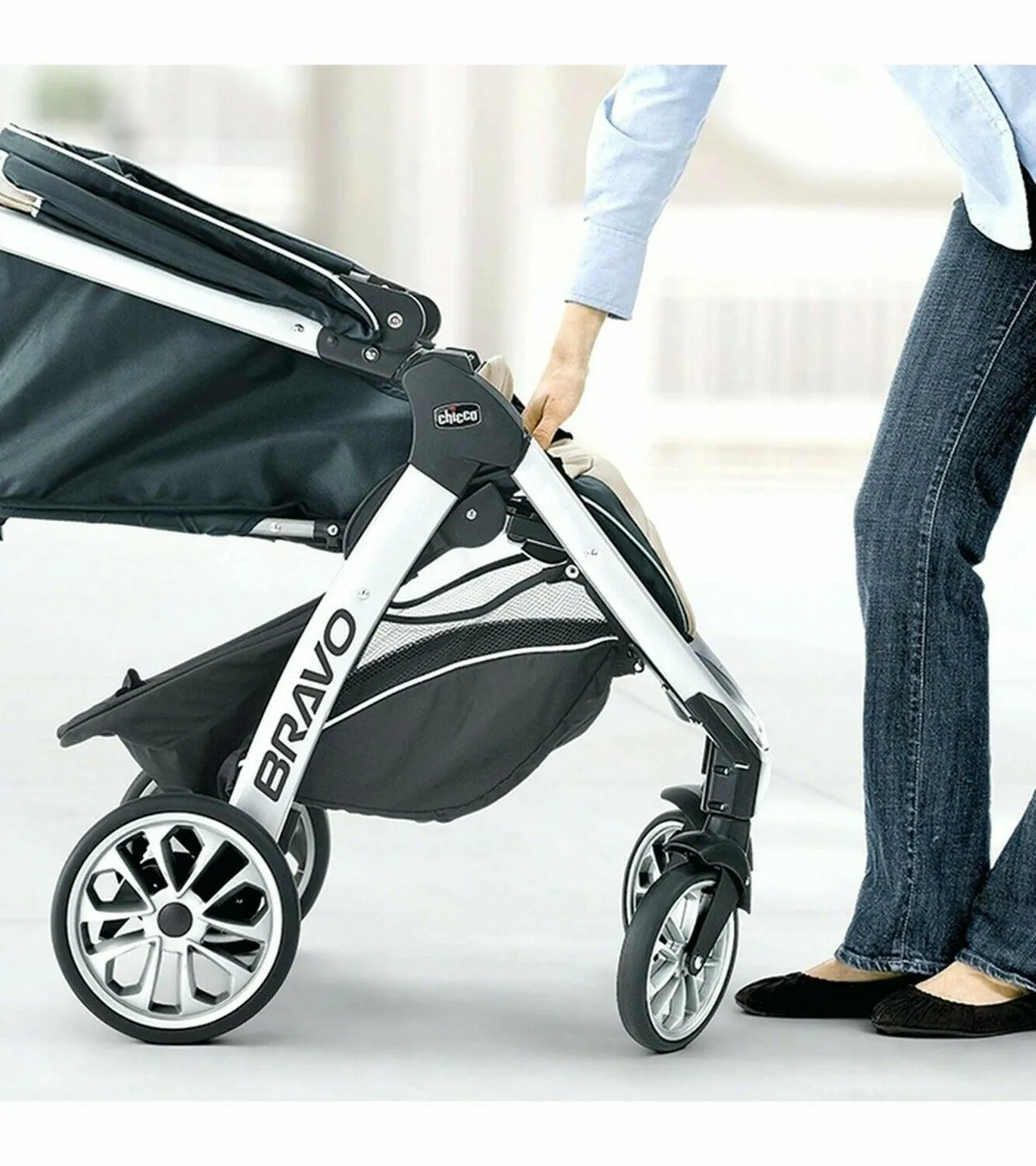 Chicco Bravo Trio with Car Seat Travel System Set