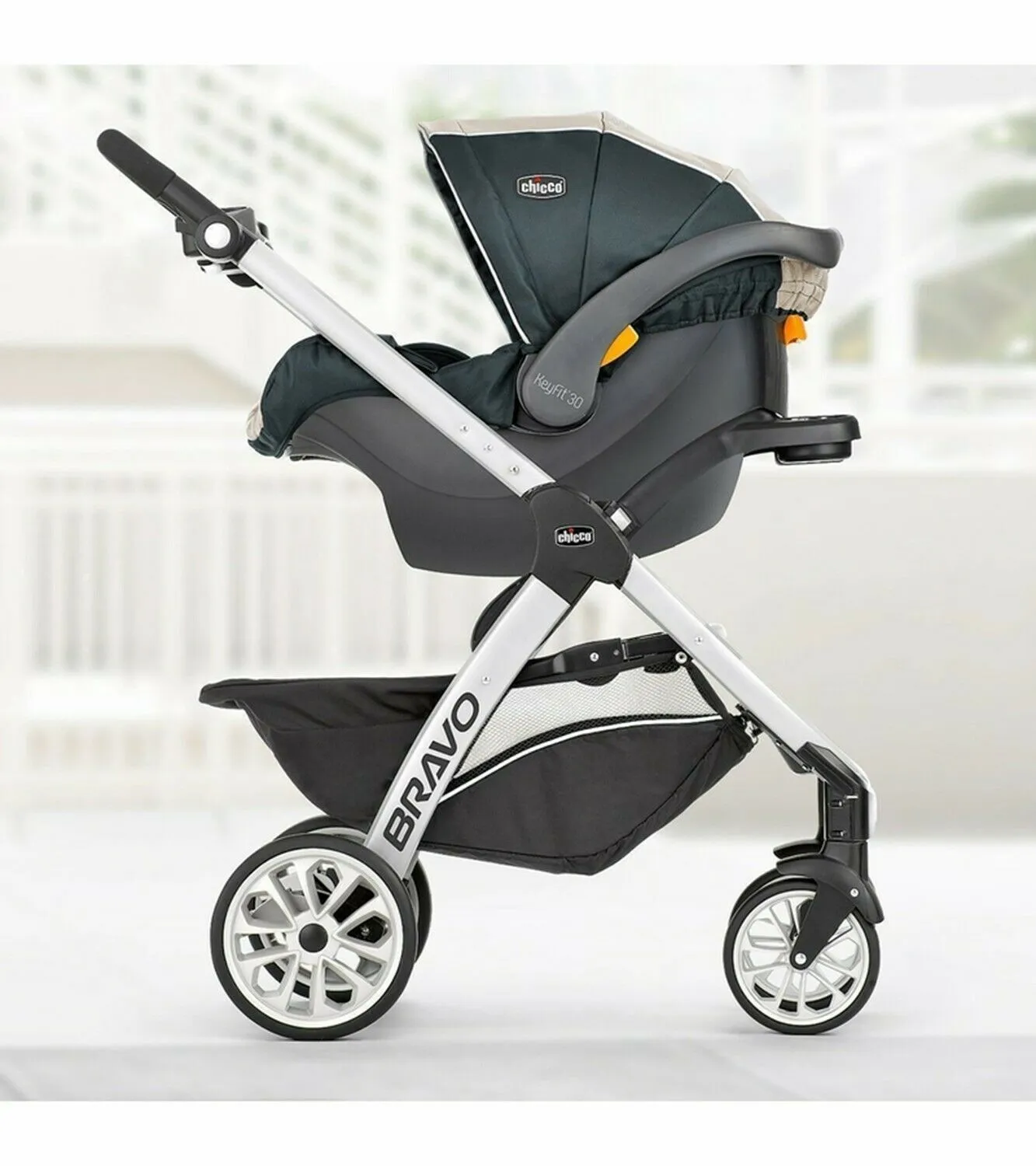Chicco Bravo Trio with Car Seat Travel System Set
