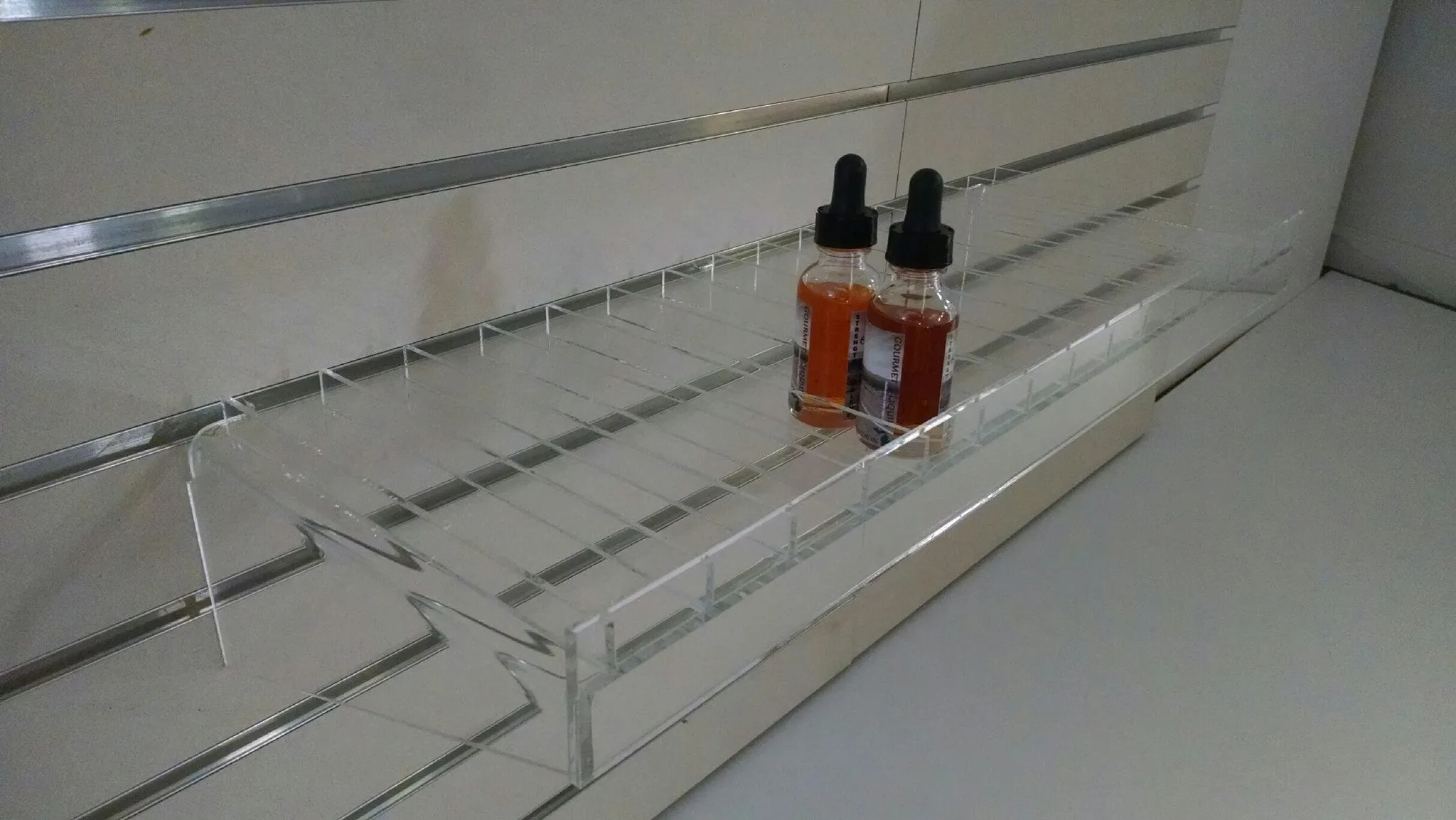 Colored Slatwall Shelves for E-Liquid/Lotions/Oils