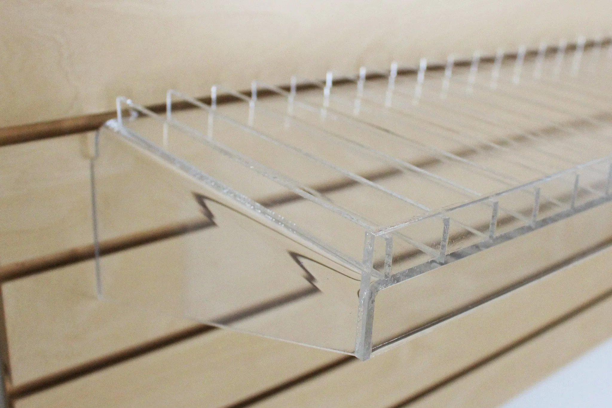 Colored Slatwall Shelves for E-Liquid/Lotions/Oils