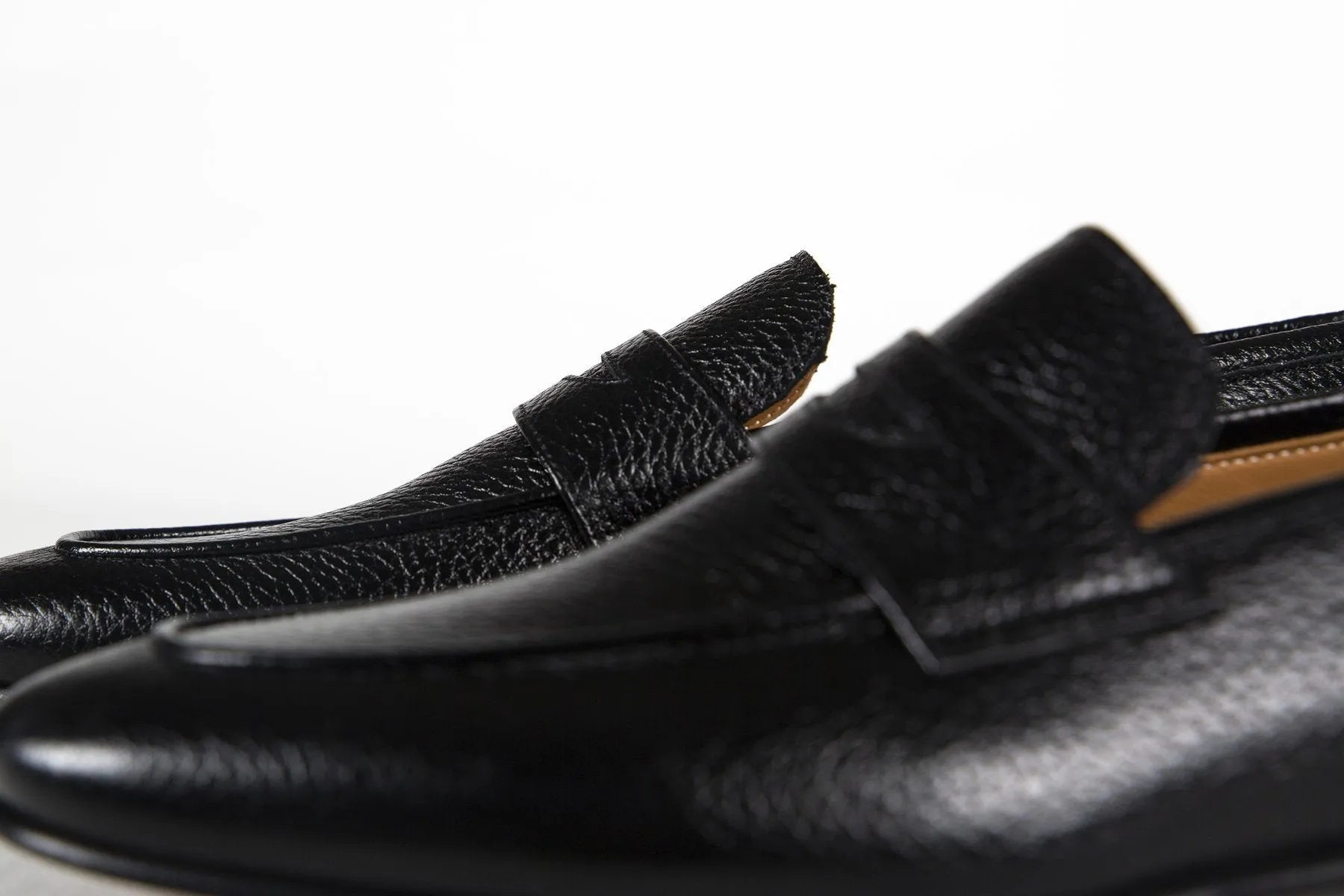 Human Scales Penny Grained Black