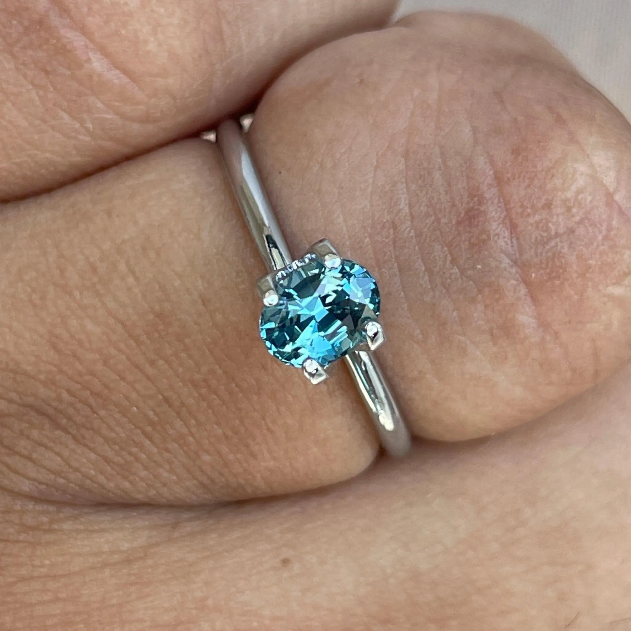 Teal sapphire stone, Caribbean green teal sapphire 0.97 crt.
