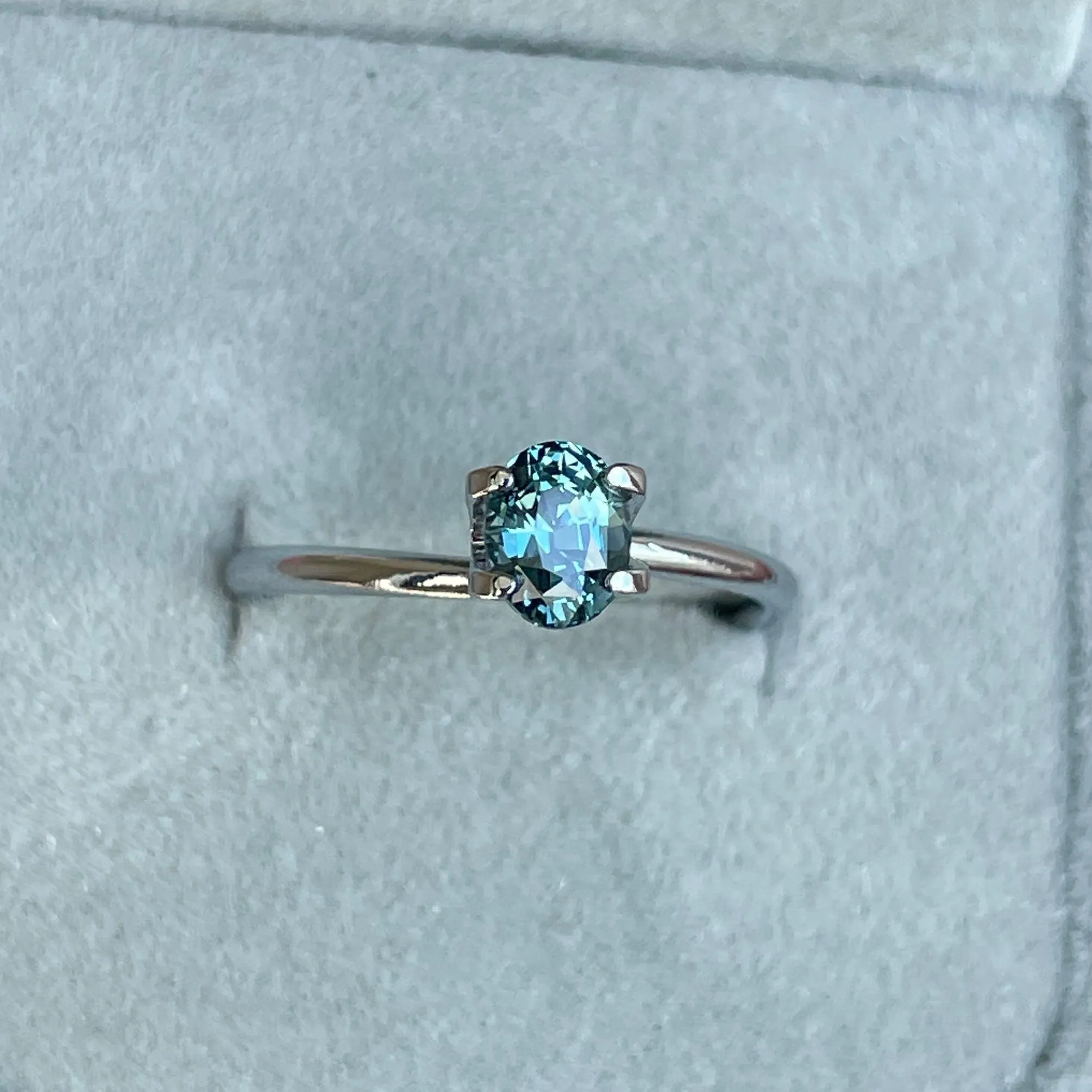 Teal sapphire stone, Caribbean green teal sapphire 0.97 crt.