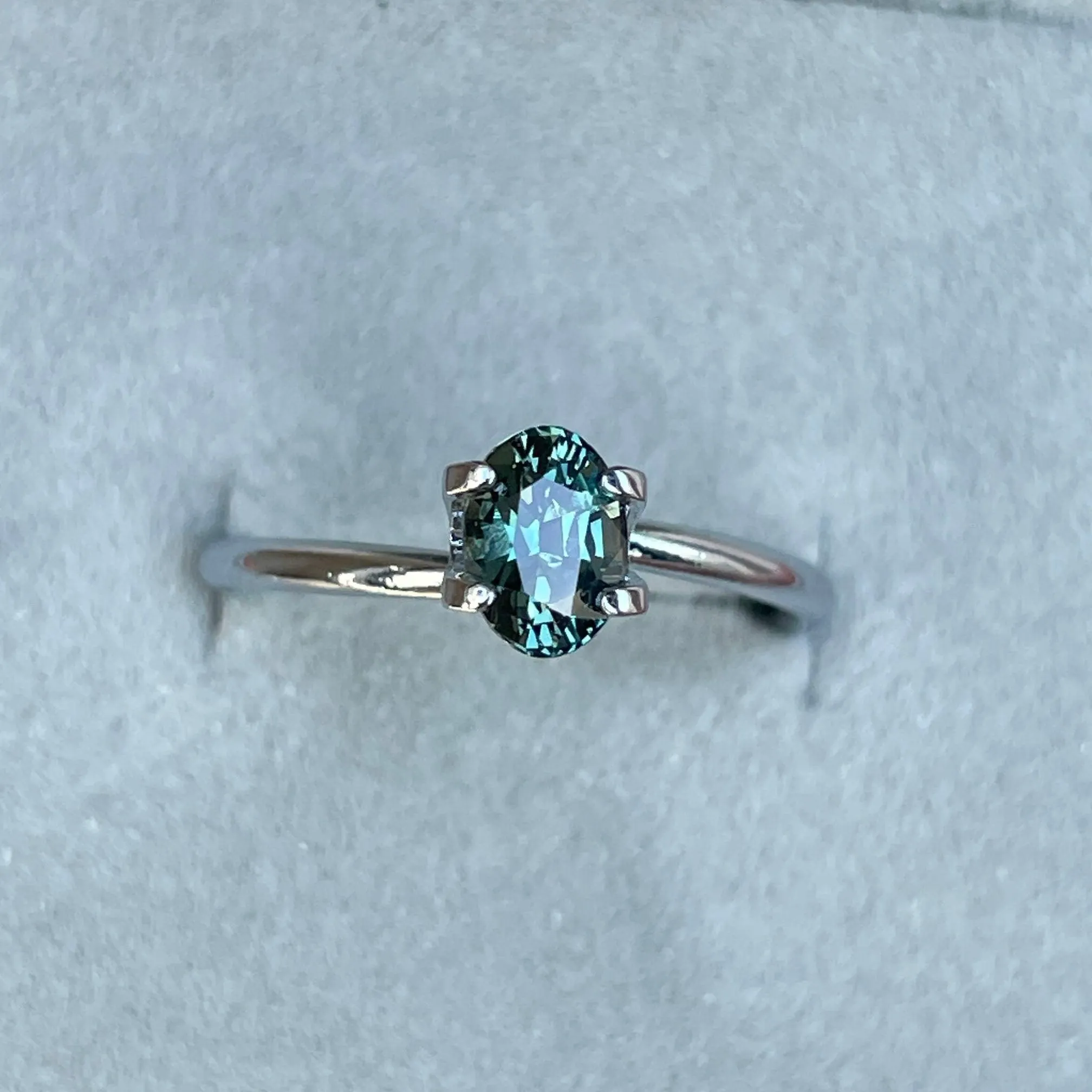 Teal sapphire stone Oval cut teal sapphire, 1.00 crt Svalbard, Norway Natural teal sapphire for custom ring