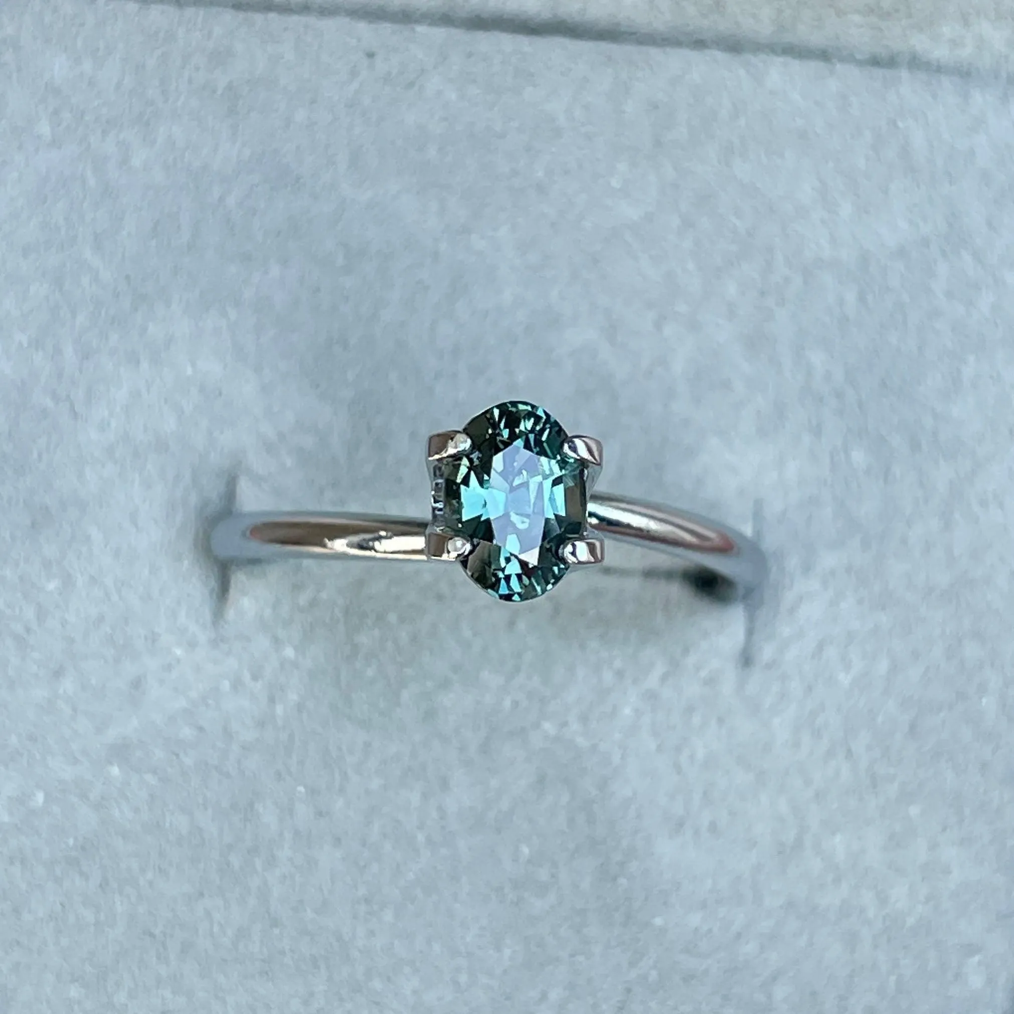 Teal sapphire stone Oval cut teal sapphire, 1.00 crt Svalbard, Norway Natural teal sapphire for custom ring