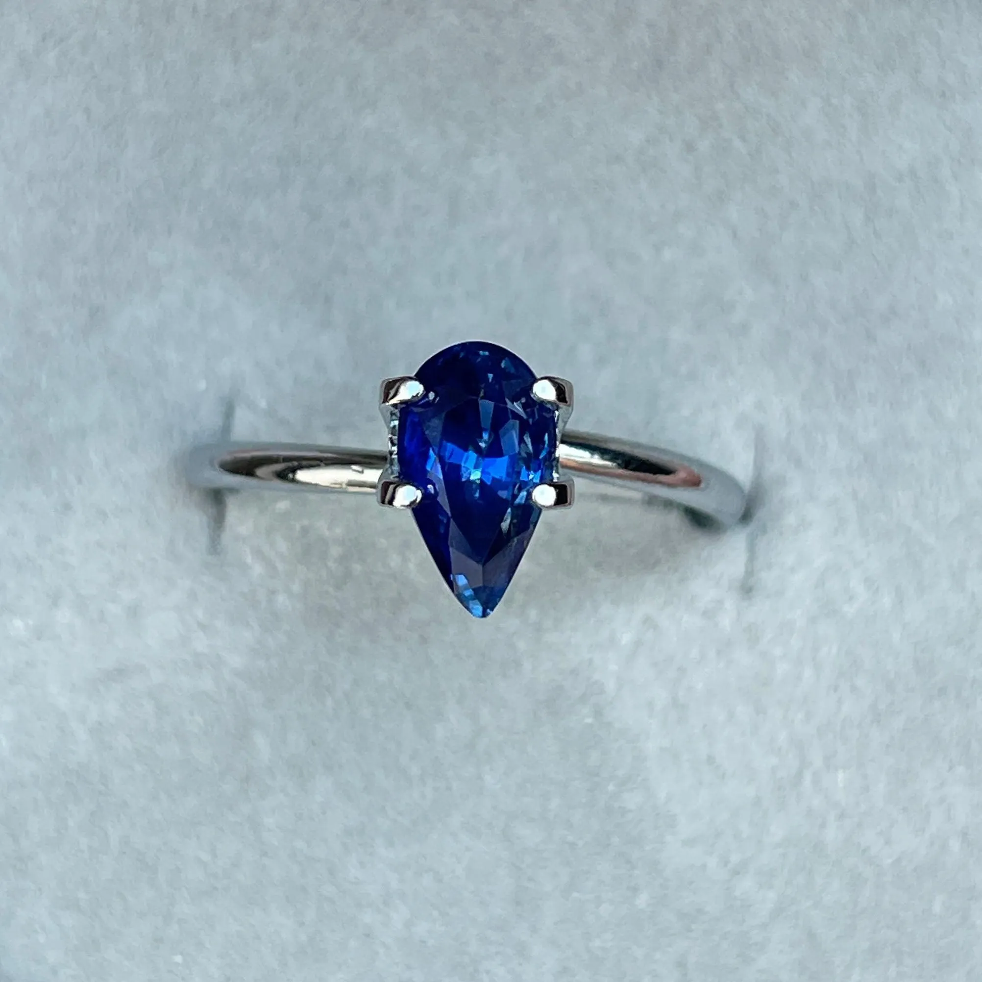 This is a natural royal blue sapphire with a very rare colour and fine clarity. 1.58 crt