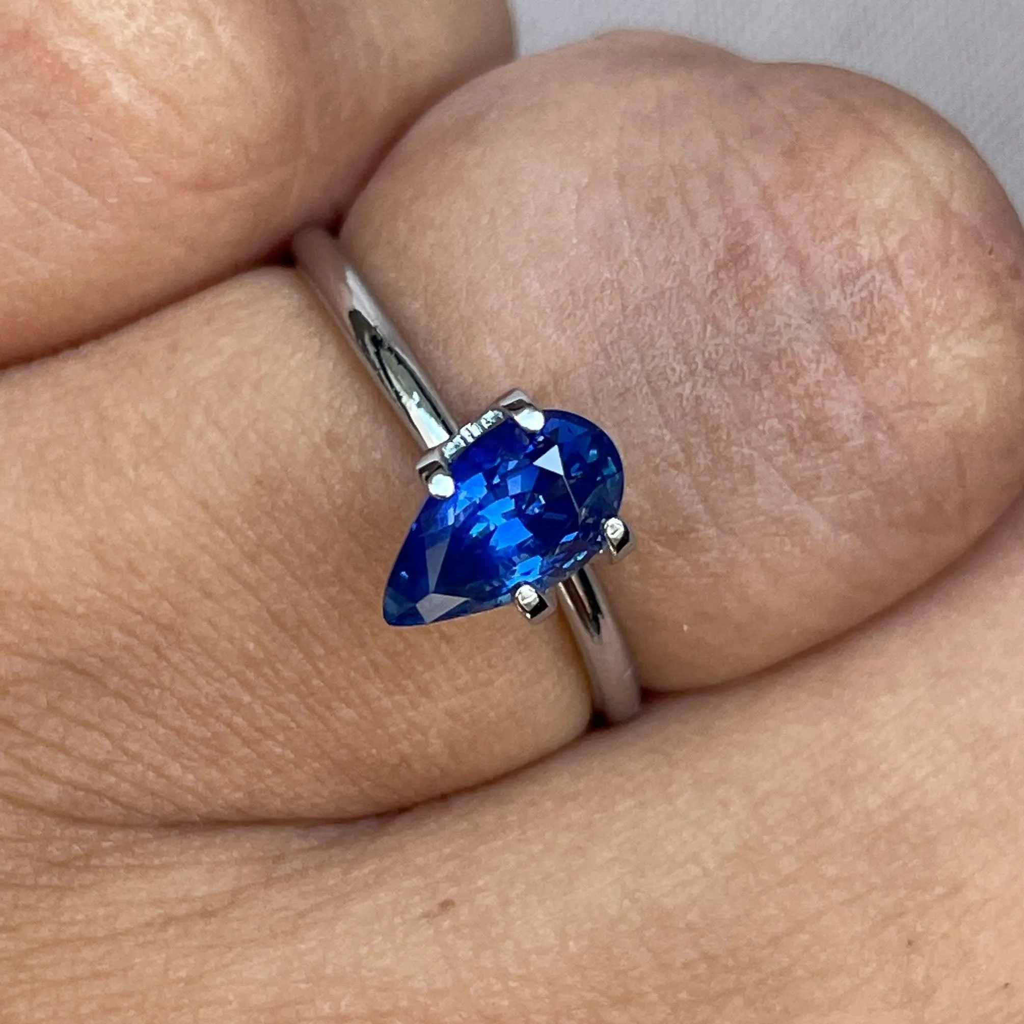 This is a natural royal blue sapphire with a very rare colour and fine clarity. 1.58 crt