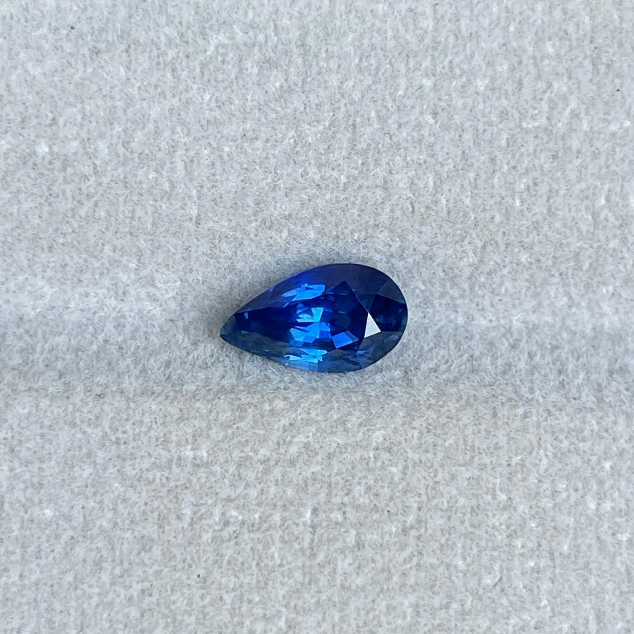 This is a natural royal blue sapphire with a very rare colour and fine clarity. 1.58 crt